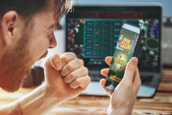 Simbol permainan bertanggung jawab dan fitur batas waktu serta anggaran di website